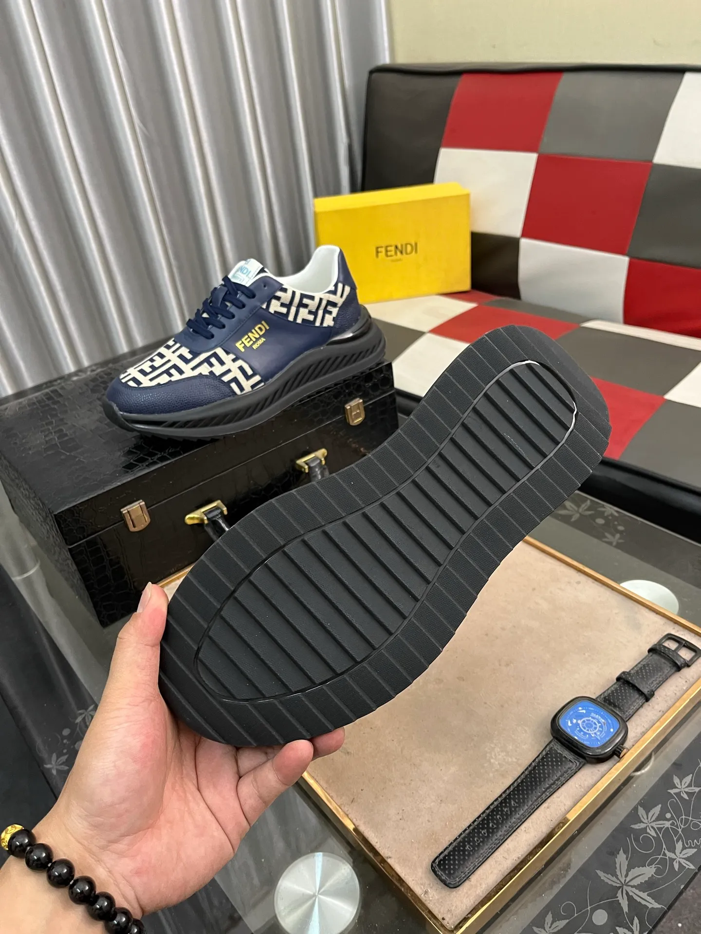 Men's Men's Shoes💰458⌚️⌚️[Fendi] Fendi's latest casual shoes for men! Available at counters simultaneously! Made entirely of imported top-grain calfskin, the interior is made of top-grain water-dyed cowhide, and the original factory-supplied rubber outsole. Leading new fashion concepts. Matching code: 38-444️⃣Colors available